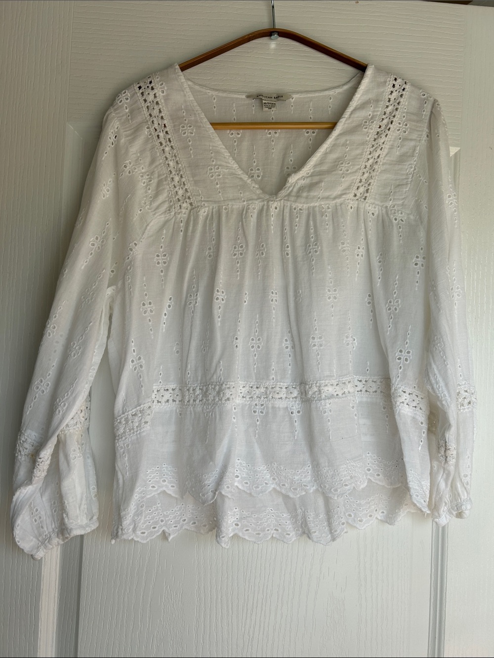 American Eagle Outfitters White Eyelet V-Neck Peasant Blouse
